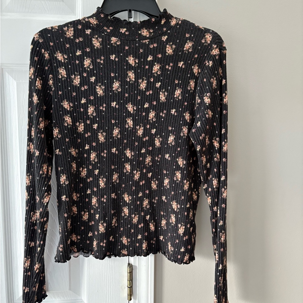 Belle Du Jour Black Floral Ribbed Blouse